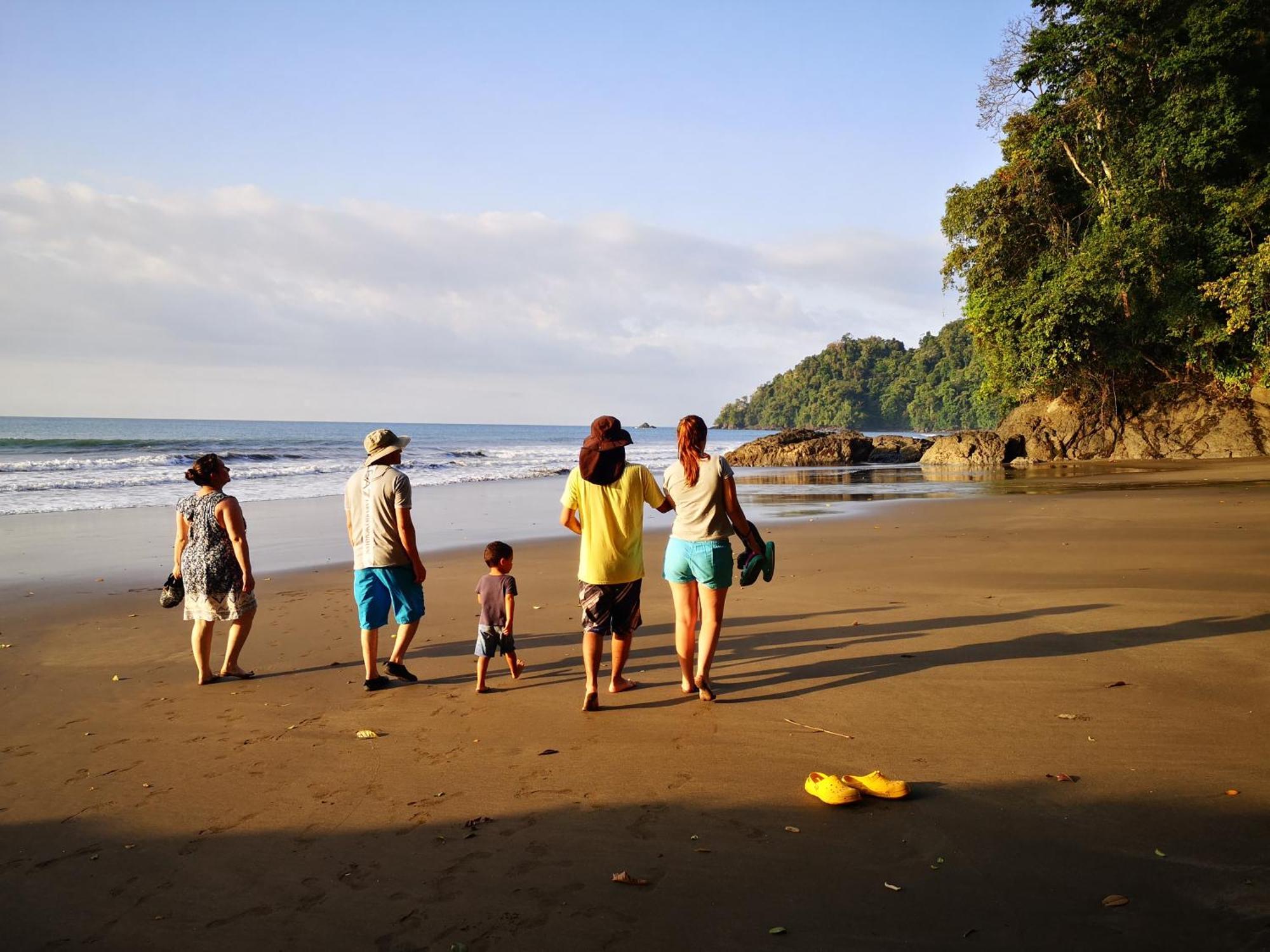 Safio. Una Casa En El Paraiso. Nuqui Luaran gambar